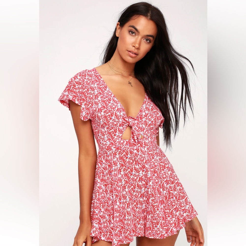 NWT Lulu's tie-front romper